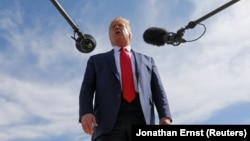 Президент США Дональд Трамп в Техасе комментирует обещание Турции приостановить операцию против крудов.