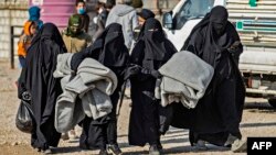 Najveći broj poulacije u kampu Al-Hol su žene i deca. Sirija, kamp Al-Hol, januar 2020.