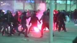 Бійки, фаєри і смерть поліцейського. Як росіяни підтримували «Спартак» перед матчем в Більбао (відео) Бійки, фаєри і смерть поліцейського. Як росіяни підтримували «Спартак» перед матчем в Більбао (відео)