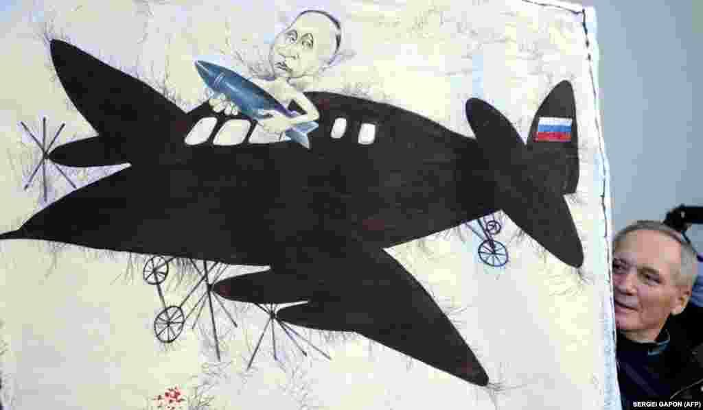 Колишній кандидат у президенти, білоруський опозиціонер Володимир Некляєв під час мітингу у Мінську. 4 жовтня 2015 року