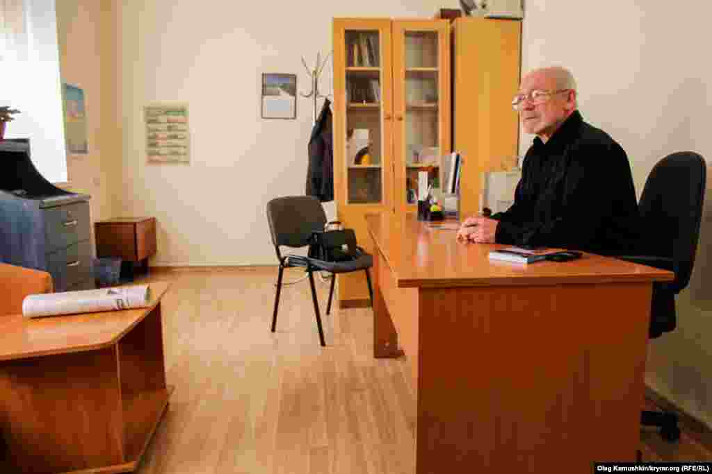 Главный редактор газеты «Авдет» Шевкет Кайбуллаев решил оставаться на своем рабочем месте до последнего 