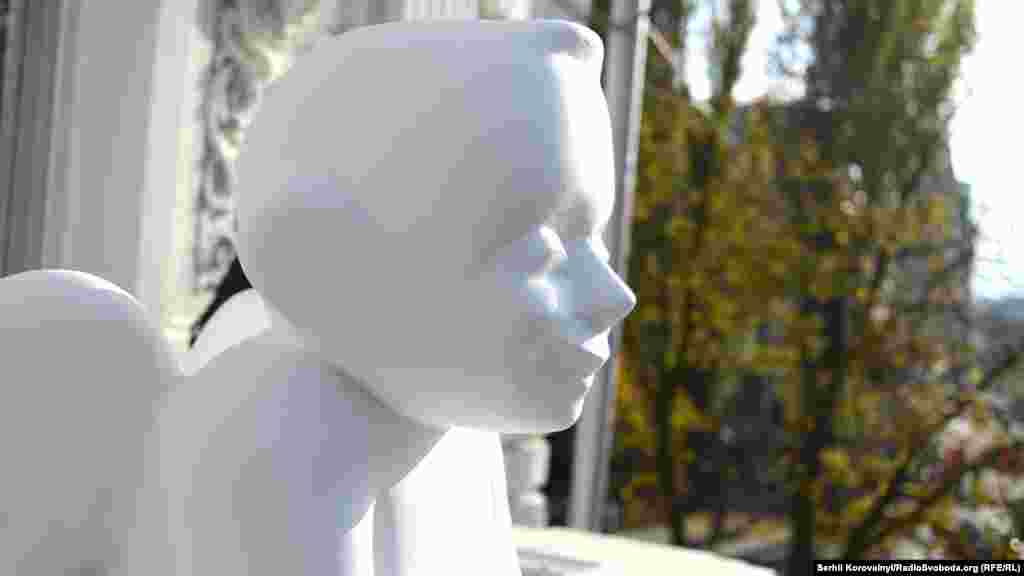 На сьогоднішній день понад 70 ангелів знайшли своє місце у столиці Литви і різних європейських містах.