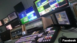 Medijski stručnjaci i novinarska udruženja naglašavaju da je cilj da se smanji politički uticaj na medije manjina 