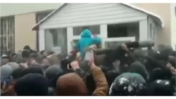 Очередь в миграционном центре в Москве Очередь в миграционном центре в Москве