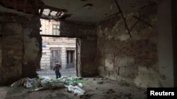 Ruševine u Vukovaru na krajem istoku Hrvatske, zabeležene 2013. godine, 18 godina nakon okončanja rata. 