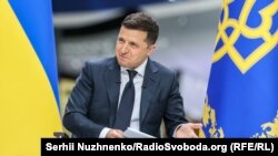 «У нас немає і не було ніяких зобов’язань вносити переможця по жодному з конкурсів (по останньому конкурсу теж)», – стверджує перший заступник голови фракції «Слуга народу» Олександр Корнієнко