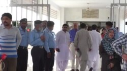 ګوندونه دې د بې باورۍ ووټ نه ورکوونکو پته ولګوي: سېنېټران ګوندونه دې د بې باورۍ ووټ نه ورکوونکو پته ولګوي: سېنېټران