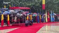 VIDEO NO COMMENT | Pregătiri la Cotroceni pentru ceremonia militară, învestirea președintelui 