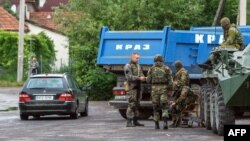 Сили безпеки України на блокпосту на дорозі до села Лавки поблизу Мукачева, 13 липня 2015 року