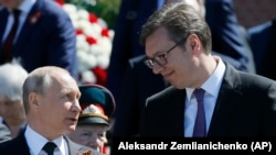 Predsednik Rusije Vladimir Putin i predsednik Srbije Aleksandar Vučić razgovaraju u Moskvi posle Parade pobede povodom obeležavanja 73. godišnjice poraza nacista u Drugom svetskom ratu. 9. maj 2018.
