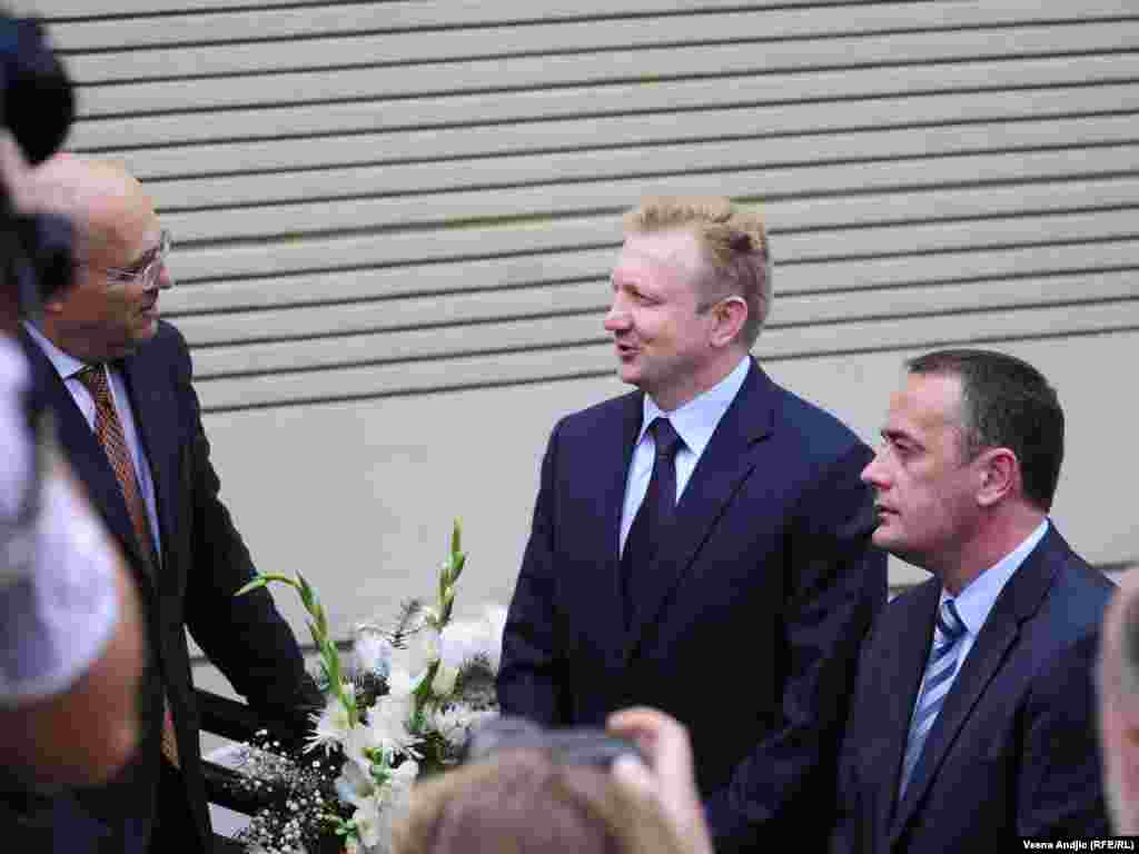 Na Obilićevom vencu otkrivena je spomen-ploča francuskom državljaninu Brce Tatonu, kojeg je u centru Beograda pretukla grupa navijača Partizana, (septembar 2009-e), a on je 12 dana kasnije preminuo. Prisutni su bili i gradonačelnik Beograda, Dragan Đilas, francuski ambasador, Jean Francois Terral, te predsednik Skupštine grada Aleksandar Antić, 17.09.2010. Foto: Vesna Anđić