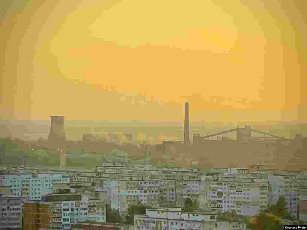 Металлургический комбинат в Галаце на закате