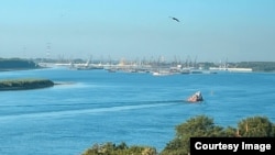 Дунай у порта Галаца. Фото Ольги Баженовой