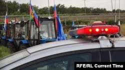 Полиция останаваливает "тракторный марш"